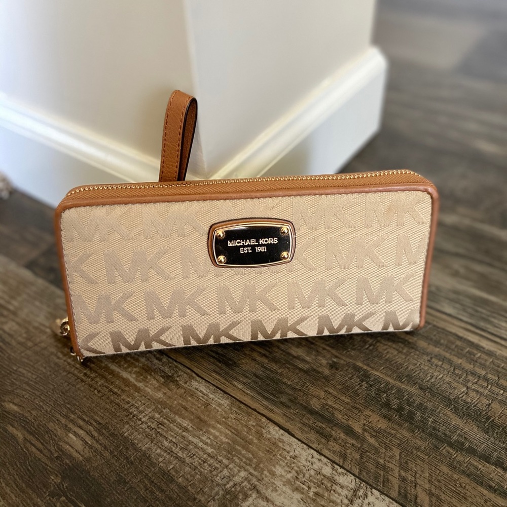 Brand New Michael Kors Wallet